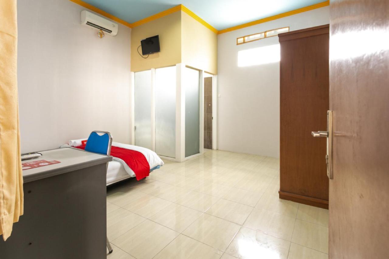 Reddoorz Syariah Near Stadion Manahan Solo 2 Экстерьер фото